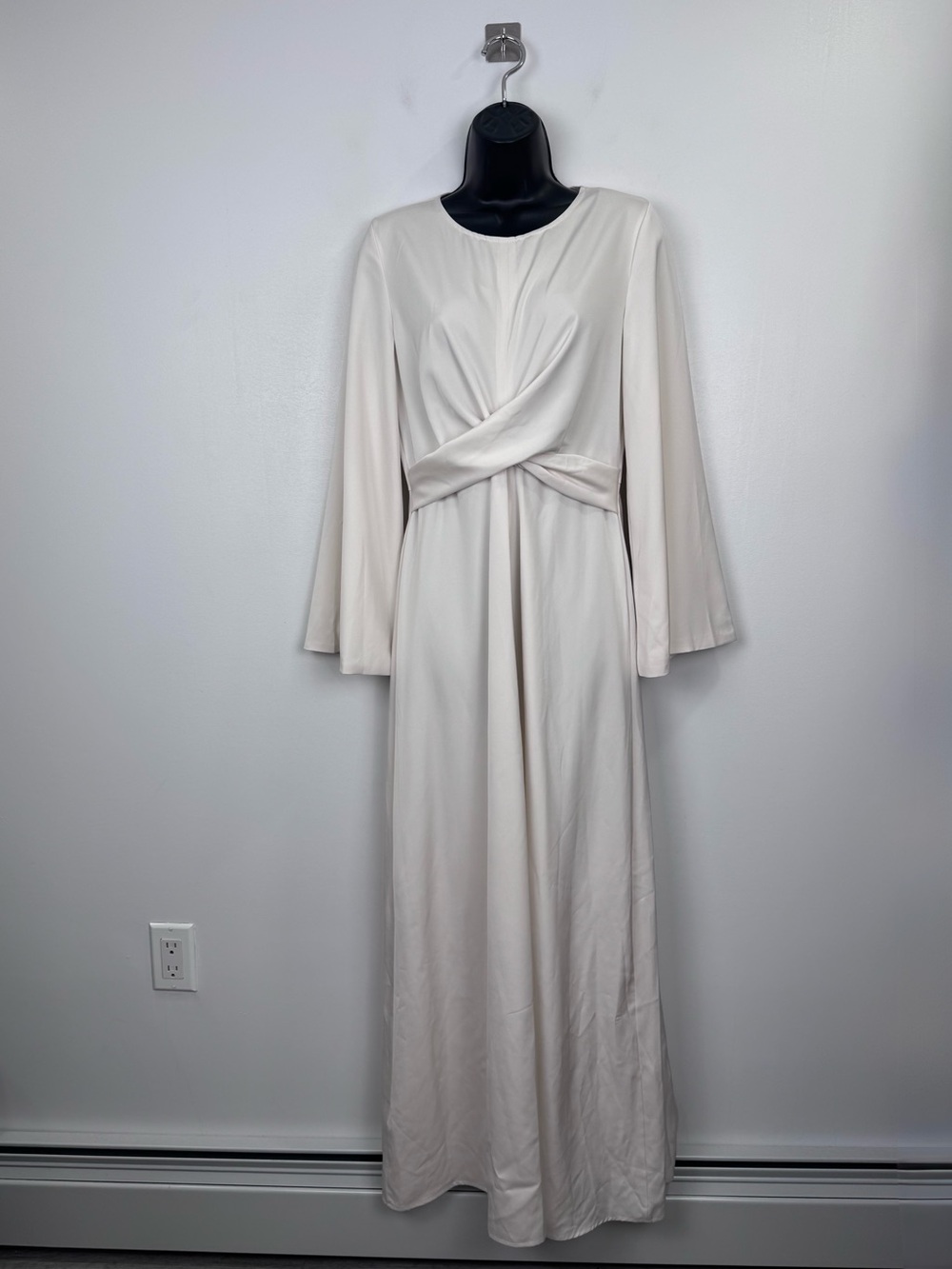 NWT Amariah Women Aphrodite Maxi‎ Dress Off White Size Medium